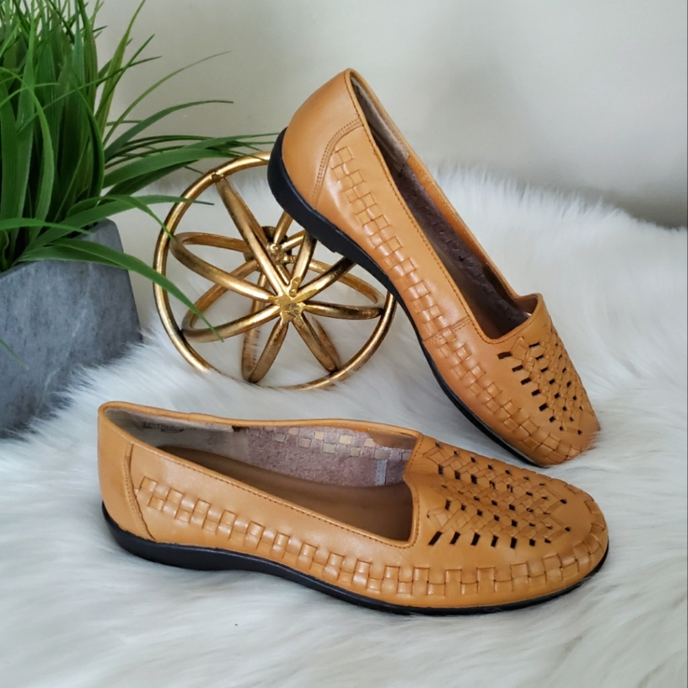 G. Wiz | 6.5 Beach Leather Woven Flats